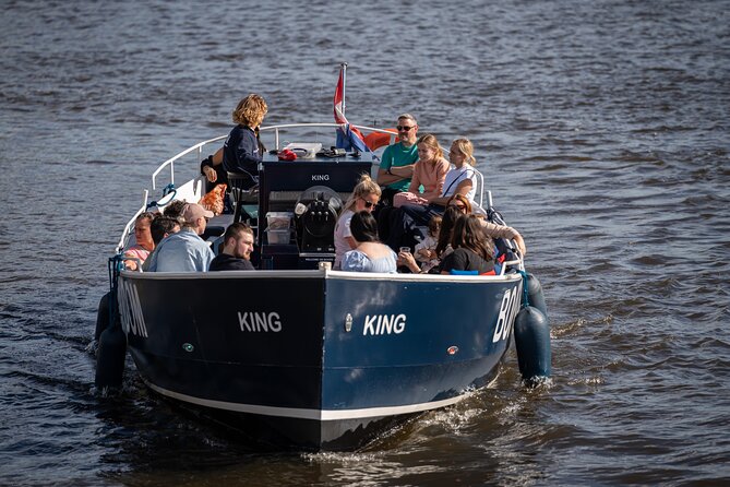 Amsterdam Canal Cruise with Live guide & Two drinks - Central St. - A live guide without nonstop chatter