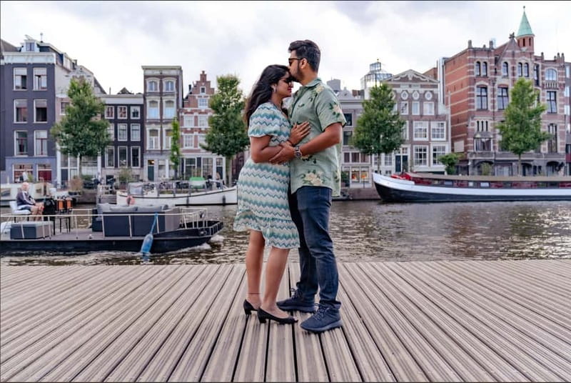 Amsterdam Canals Photoshoot: Private Solo, Family or Couples - Who should book this Amsterdam photoshoot?