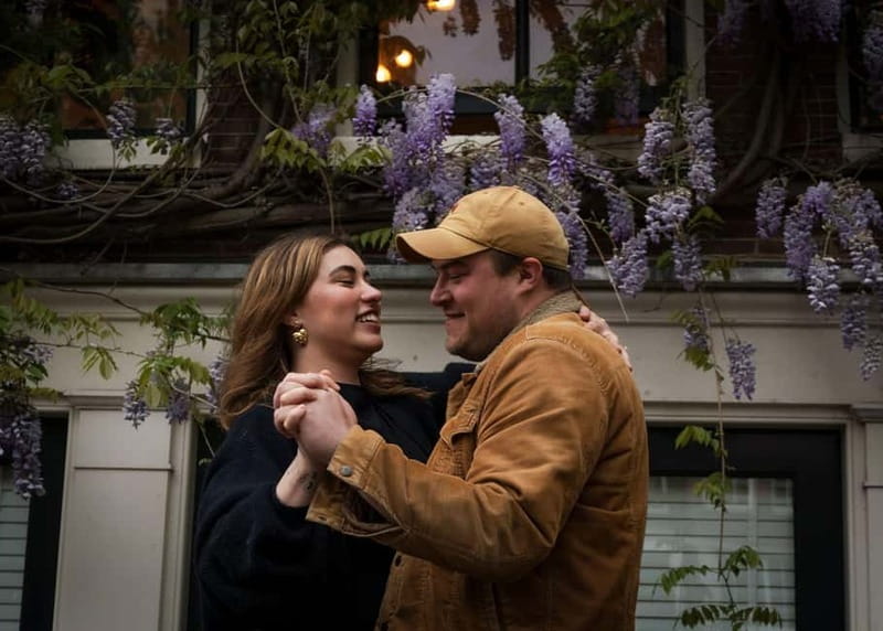 Amsterdam Canals Photoshoot: Private Solo, Family or Couples - How to prepare for 45 minutes on Amsterdam streets