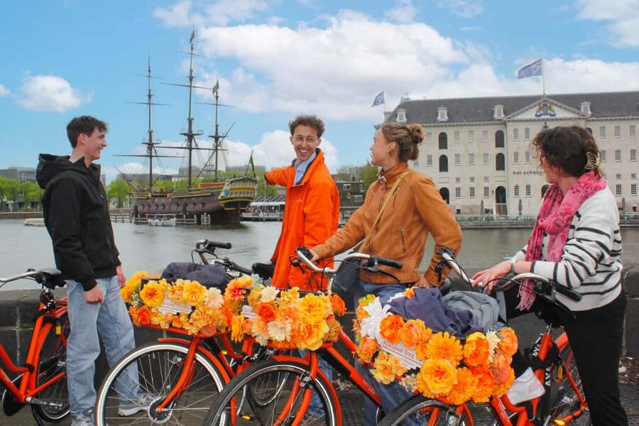 Amsterdam: Cheese, Windmill & Countryside Bike Tour - Cycling the Nieuwendammerdijk