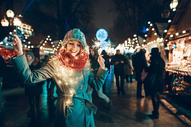Amsterdam Christmas Walk with hot drink and Dutch treat - Spui adds Amsterdam’s older layers