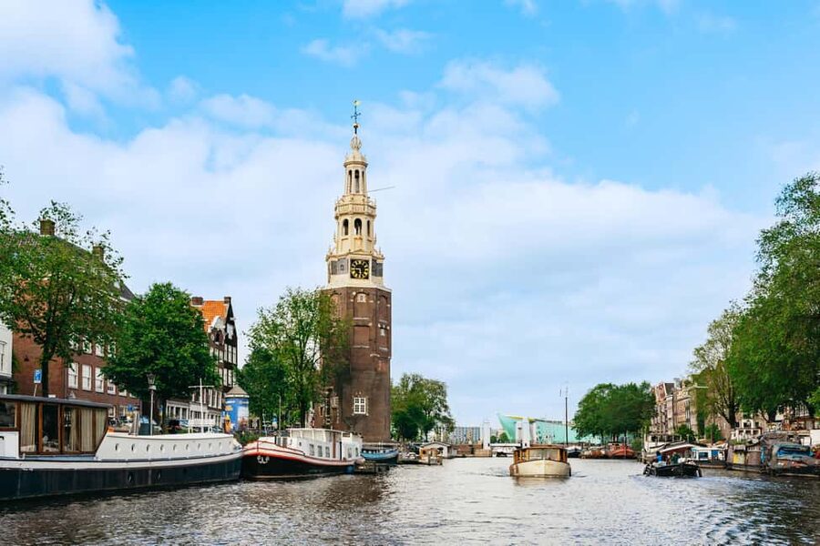 Amsterdam: City Canal Cruise and Rijksmuseum - Adding the snack box