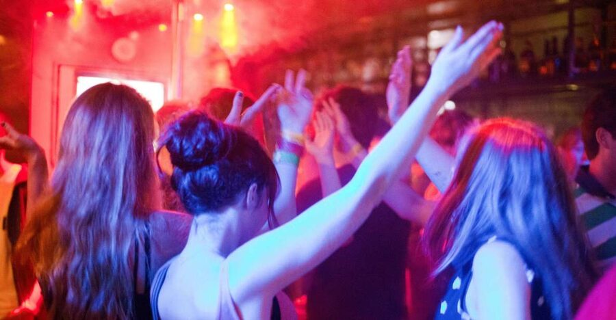Amsterdam: City Center Bar Crawl and Nightlife Experience - Key points at a glance