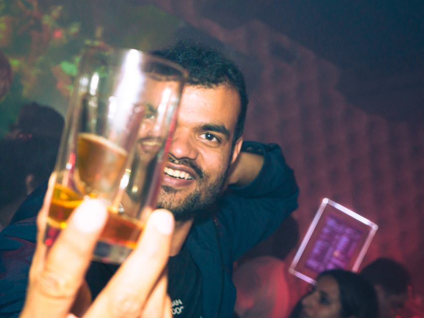 Amsterdam: City Center Bar Crawl and Nightlife Experience - The hosts are the main reason to book