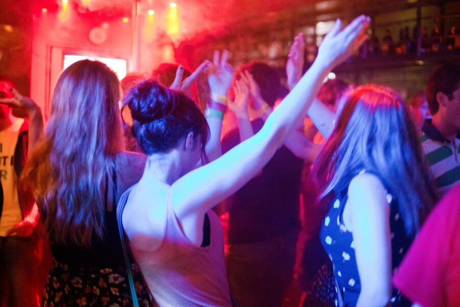 Amsterdam: City Center Bar Crawl and Nightlife Experience - Practical rules that can make or break the night