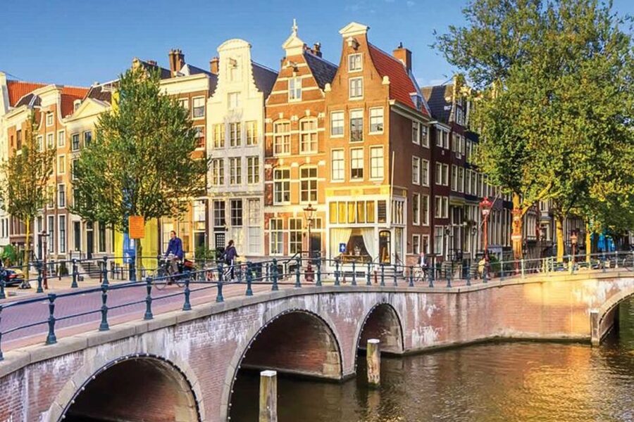 Amsterdam City Center Guided Walking Tour - 12 guests 2,5h - Key Points at a Glance