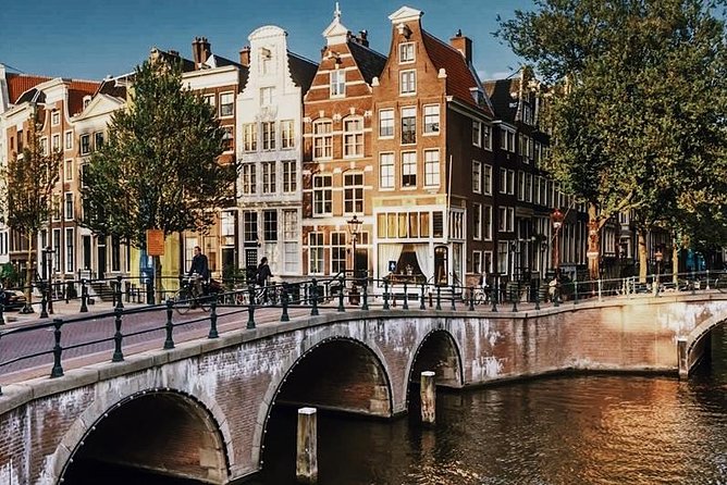 Amsterdam City Center & History - Exclusive Guided Walking Tour - Grand houses, small houses, and the Dutch East India Company