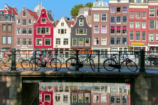Amsterdam City Center, Red Light District and Coffee Shops Tour - Remembrance at the National Monument and Nieuwe Kerk