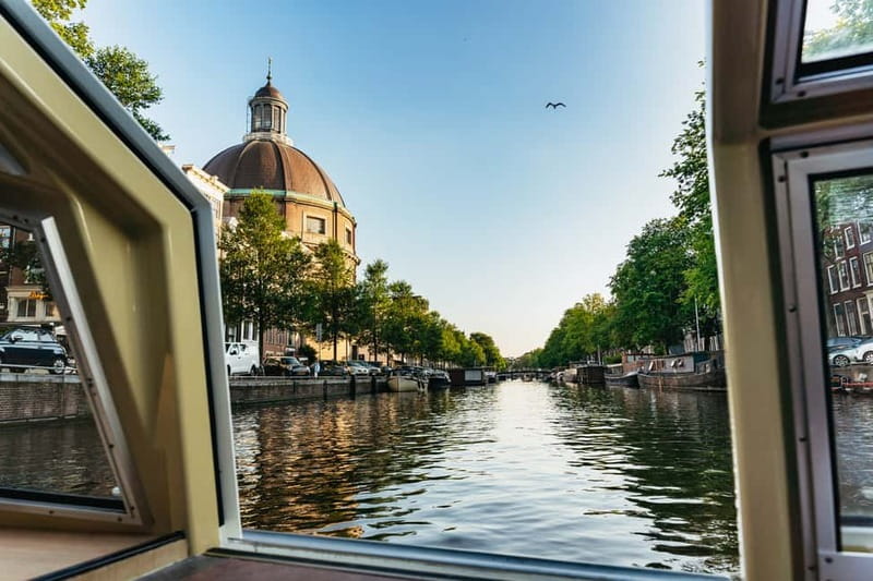 Amsterdam: City Centre Canal Cruise & Free Flower Cocktail - What to expect from the flower cocktail