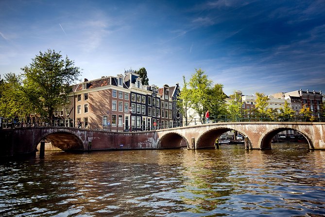 Amsterdam City Centre Cruise on heated boat with Audioguide - The Rijksmuseum and Museum Quarter