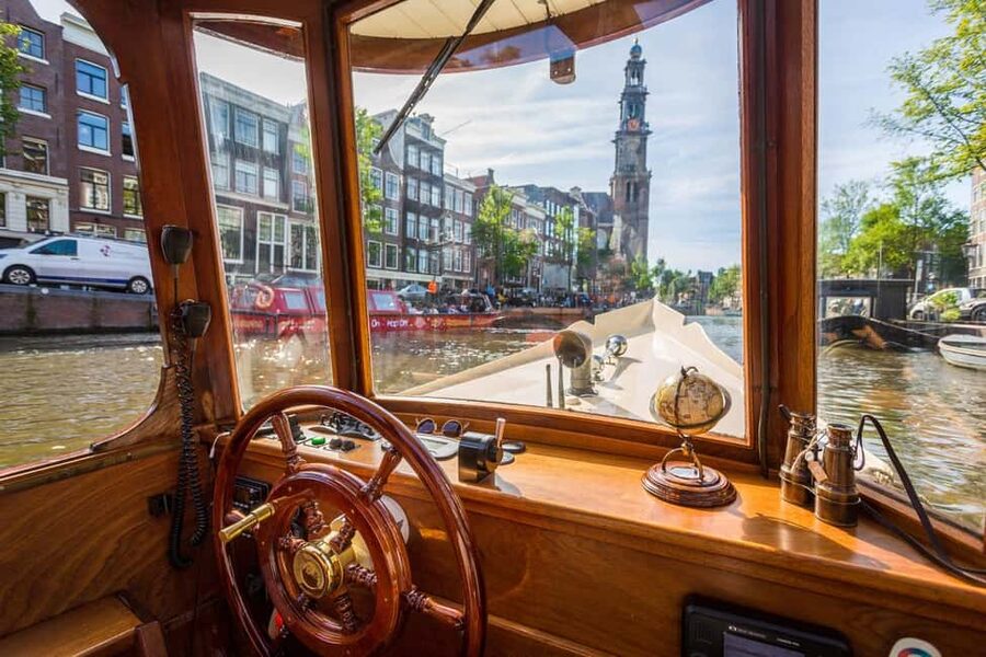 Amsterdam: Classic Boat Cruise with Optional Cheese & Wine - H’ART Museum, Stopera, and the old city locks