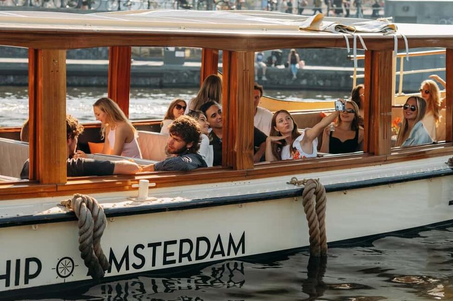 Amsterdam: Classic Boat Cruise with Optional Cheese & Wine - The Dancing Houses and the Golden Bend