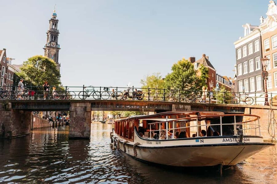 Amsterdam: Classic Boat Cruise with Optional Cheese & Wine - Red Light District and Old Harbor views