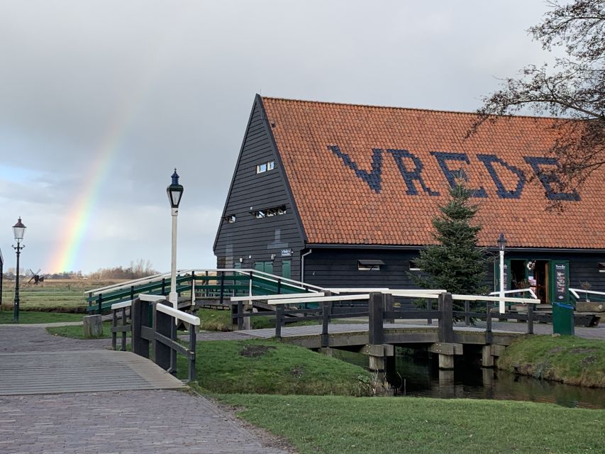 Amsterdam: Countryside Bike Tour and Zaanse Schans Windmills - Meeting at Amsterdam Central and taking the train north