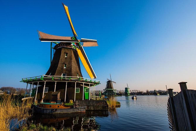 Amsterdam countryside tour by car - Simonehoeve turns cheese and clogs into a hands-on stop