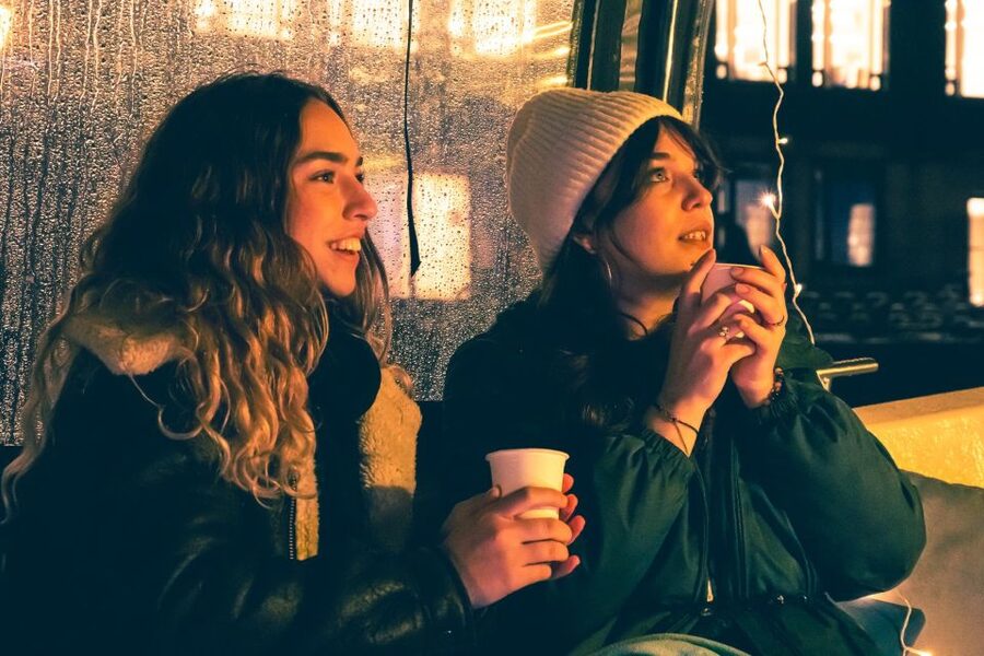 Amsterdam: Covered Canal Booze Cruise with Unlimited Drinks - Twenty-five minutes through Amsterdam’s canals