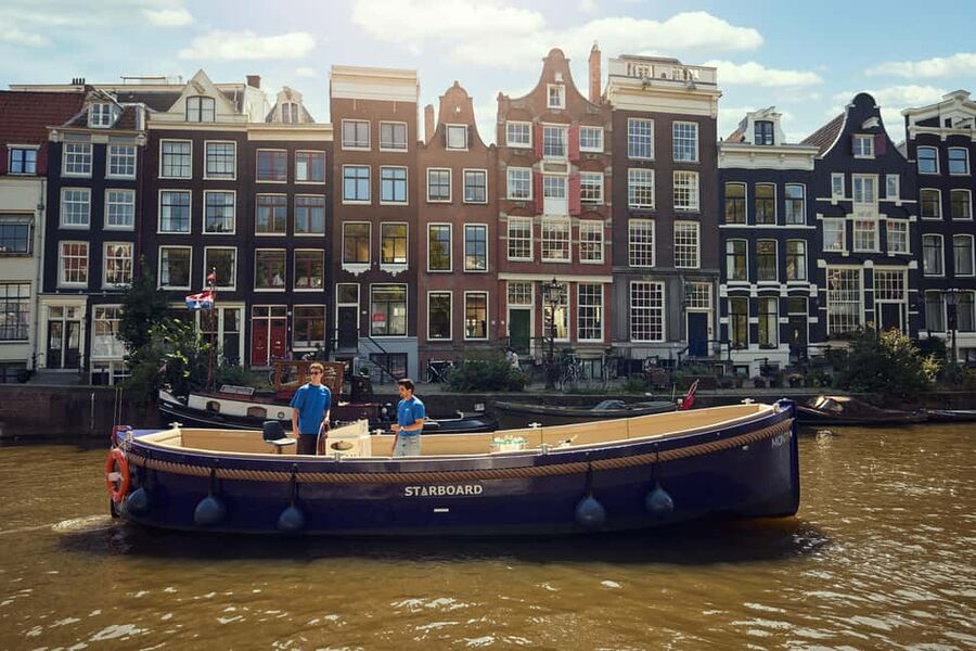 Amsterdam: Cozy Evening Canal Cruise With Open Bar Option - Rokin and the return to the center