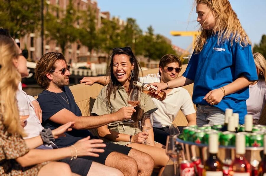 Amsterdam: Cozy Evening Canal Cruise With Open Bar Option - Starting near Oudezijds Voorburgwal 230