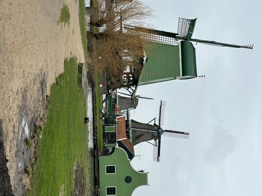 Amsterdam: Day Tour Keukenhof and Zaanse Schans Windmills - The 45-minute transfer to Keukenhof
