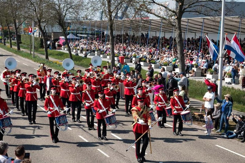 Amsterdam: Day Trip to Flower Parade & Keukenhof on April 18 - Keukenhof gives you control over the afternoon