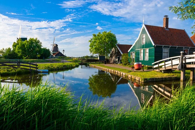 Amsterdam: Day Trip to Keukenhof & Zaanse Schans Windmills - What the self-guided format really means