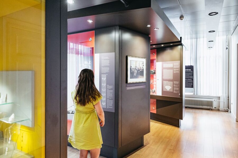Amsterdam: Diamond Museum Entrance Ticket - Famous diamonds recreated in 22 exhibits