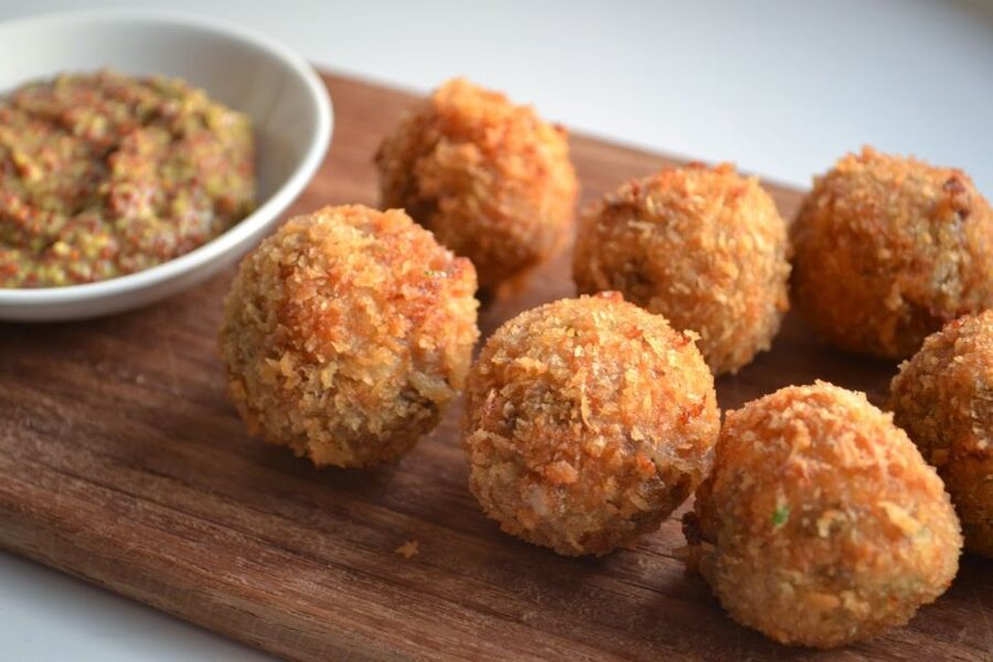 Amsterdam: Dutch Bitterballen and Croquette Tasting - A first-class waiting room designed by Pierre Cuypers