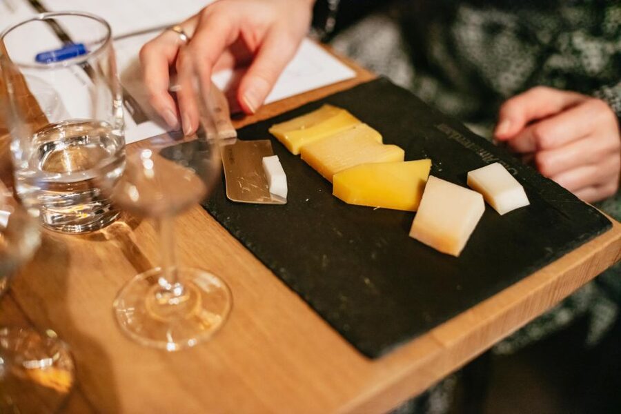 Amsterdam: Dutch Cheese Tasting Experience with Wine - The hosts make the difference