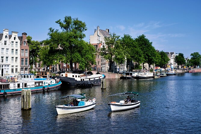 Amsterdam Essence in German: 90-minute waterway trip - How the price compares with the experience