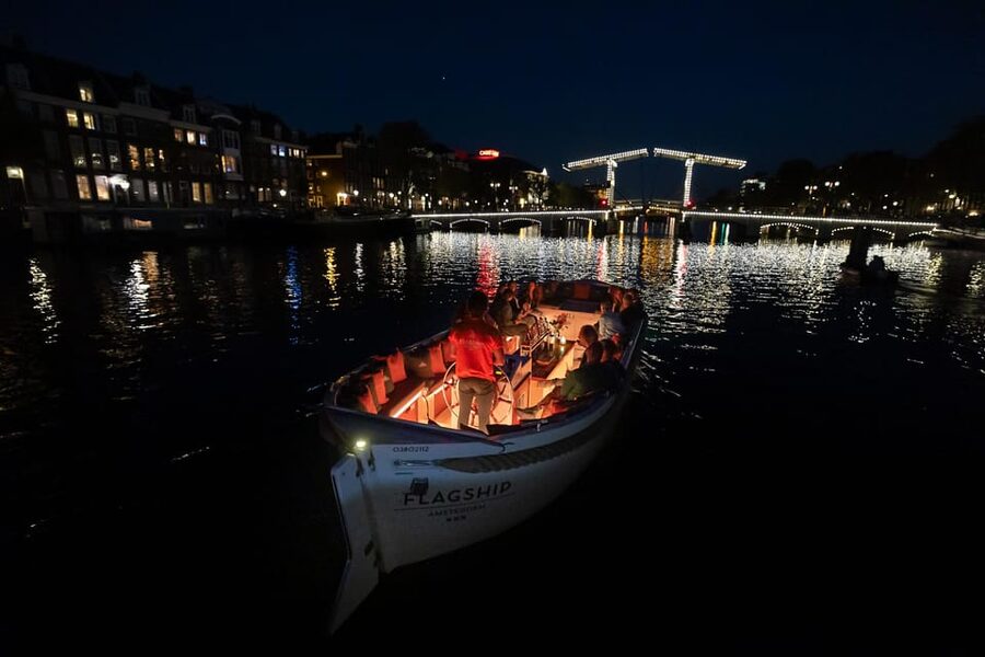 Amsterdam: Evening Canal Cruise with (Open) Bar on Board - Why Amsterdam looks best from the canals after dark