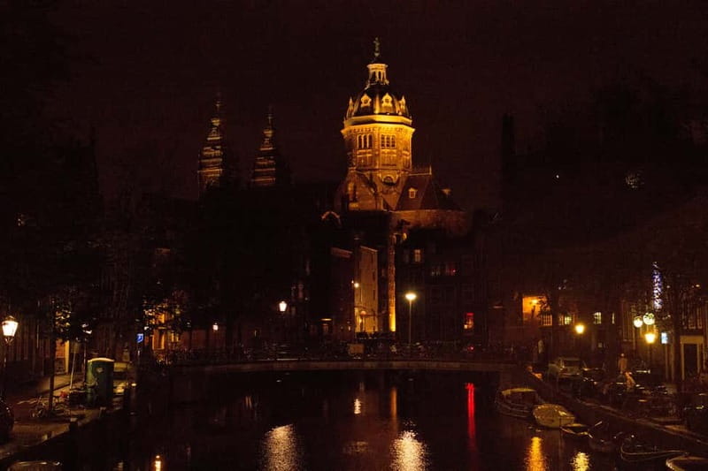 Amsterdam: Evening Cocktail Cruise along the canals - The boat, seating, and weather