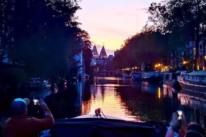 Amsterdam Evening Cosy & Small Cruise & Drinks and Bites - Sunset - Who will enjoy this cruise most?