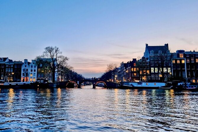 Amsterdam Evening Cruise in Small Group - The famous houses and a more serious story
