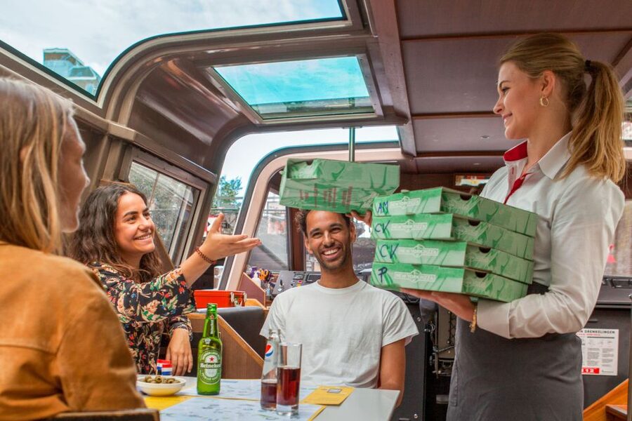 Amsterdam: Evening Pizza Cruise Along the Canals - Practical details that affect your choice