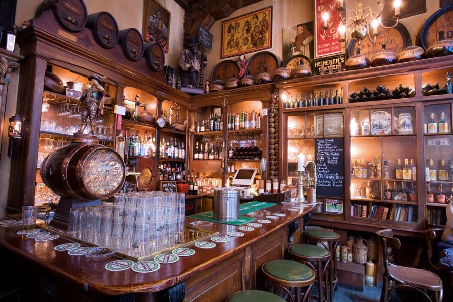 Amsterdam: Exclusive Red Light District Tour and Drink - Key points to know before booking