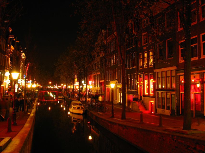 Amsterdam: Exclusive Red Light District Tour and Drink - Coffee shop culture and the awkward laws behind it