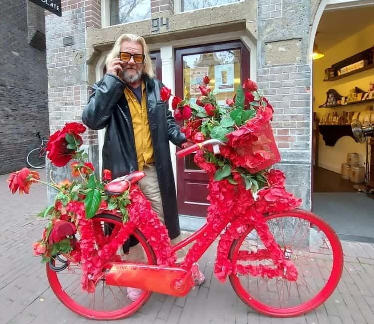 Amsterdam: Explore Canals, Guided Tour on Flower Bikes - Jordaan: Canals, Cafes, and Courtyards