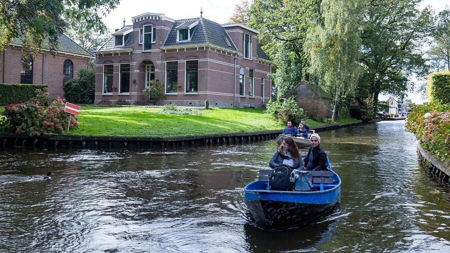 Amsterdam: Explore Giethoorn in a Private Tour with Driver - Who will get the most from this outing