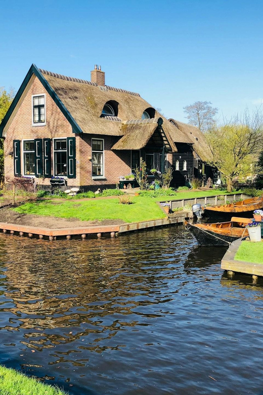 Amsterdam: Explore Giethoorn in a Private Tour with Driver - How the $736 price works for a small group