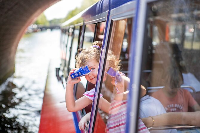 Amsterdam Family-Friendly Canal Cruise with Snackbox Option - Audio commentary, captains, and the family setup