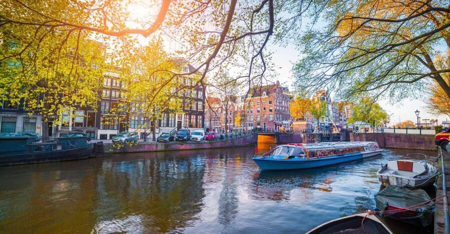 Amsterdam Family Friendly Historical Walking Tour - Meeting the Red Hood Grandma on Singel