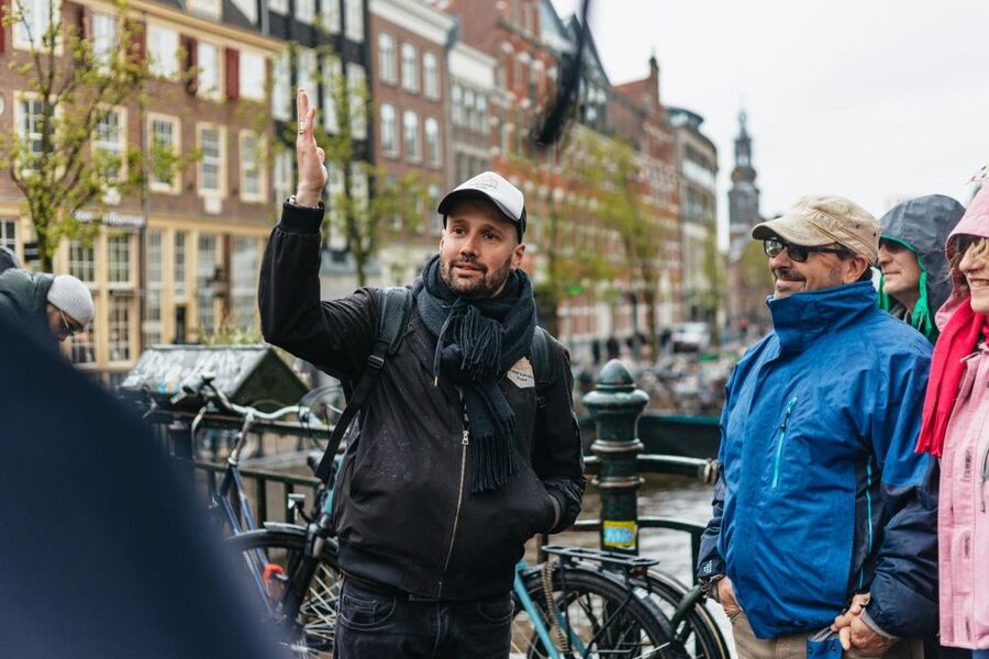 Amsterdam: Food and Culture Walking Tour with Tastings - Begijnhof and the quieter side of the center