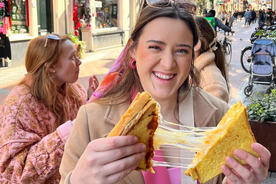 Amsterdam: Food and Culture Walking Tour with Tastings - Stroopwafels and apple tart to finish