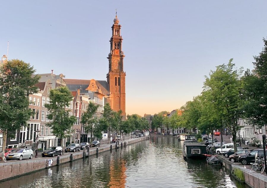 Amsterdam: German Canal Cruise with Unlimited Drinks Option - Weather, comfort, and what to bring
