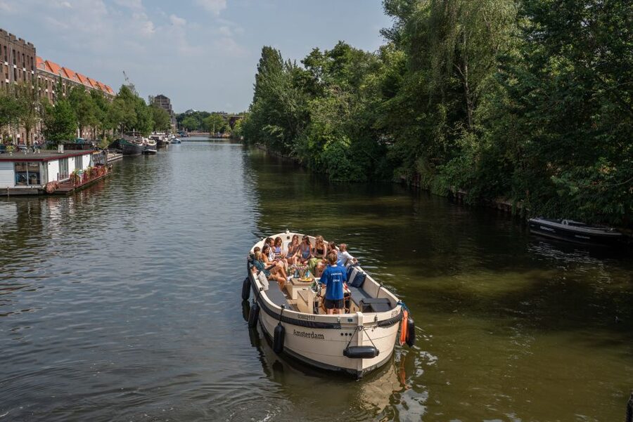 Amsterdam: German Guided Canal Cruise with on Board Bar - What the $25 price really buys you
