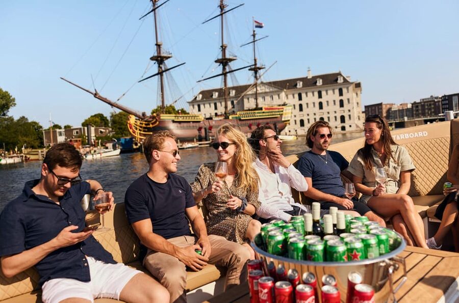 Amsterdam: German Guided Canal Cruise with on Board Bar - Het Scheepvaartmuseum and Montelbaanstoren