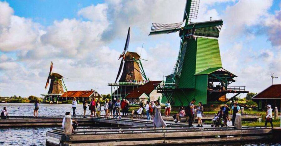 Amsterdam: Giethoorn and Zaanse Schans Windmills Day Tour - Why these two places make a smart day trip