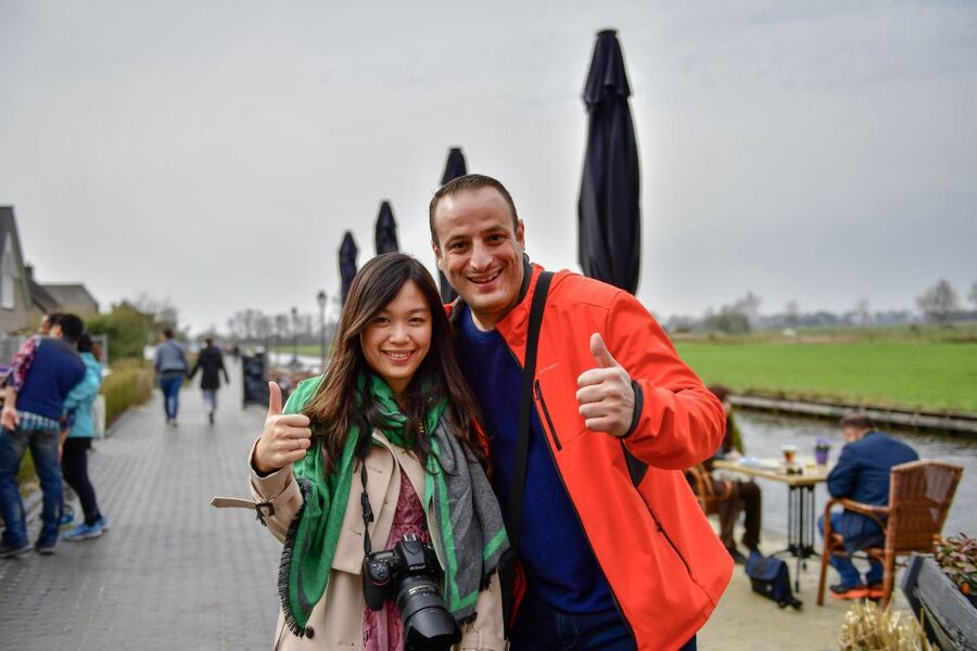 Amsterdam: Giethoorn and Zaanse Schans Windmills Day Tour - Cruising through Giethoorn by boat