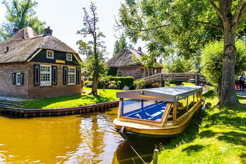 Amsterdam: Giethoorn Day Trip with Boat Tour - The Afsluitdijk: a practical stop with a big story