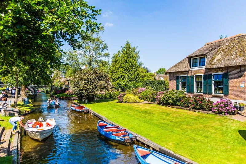 Amsterdam: Giethoorn Day Trip with Boat Tour - Free time for lunch and independent exploring